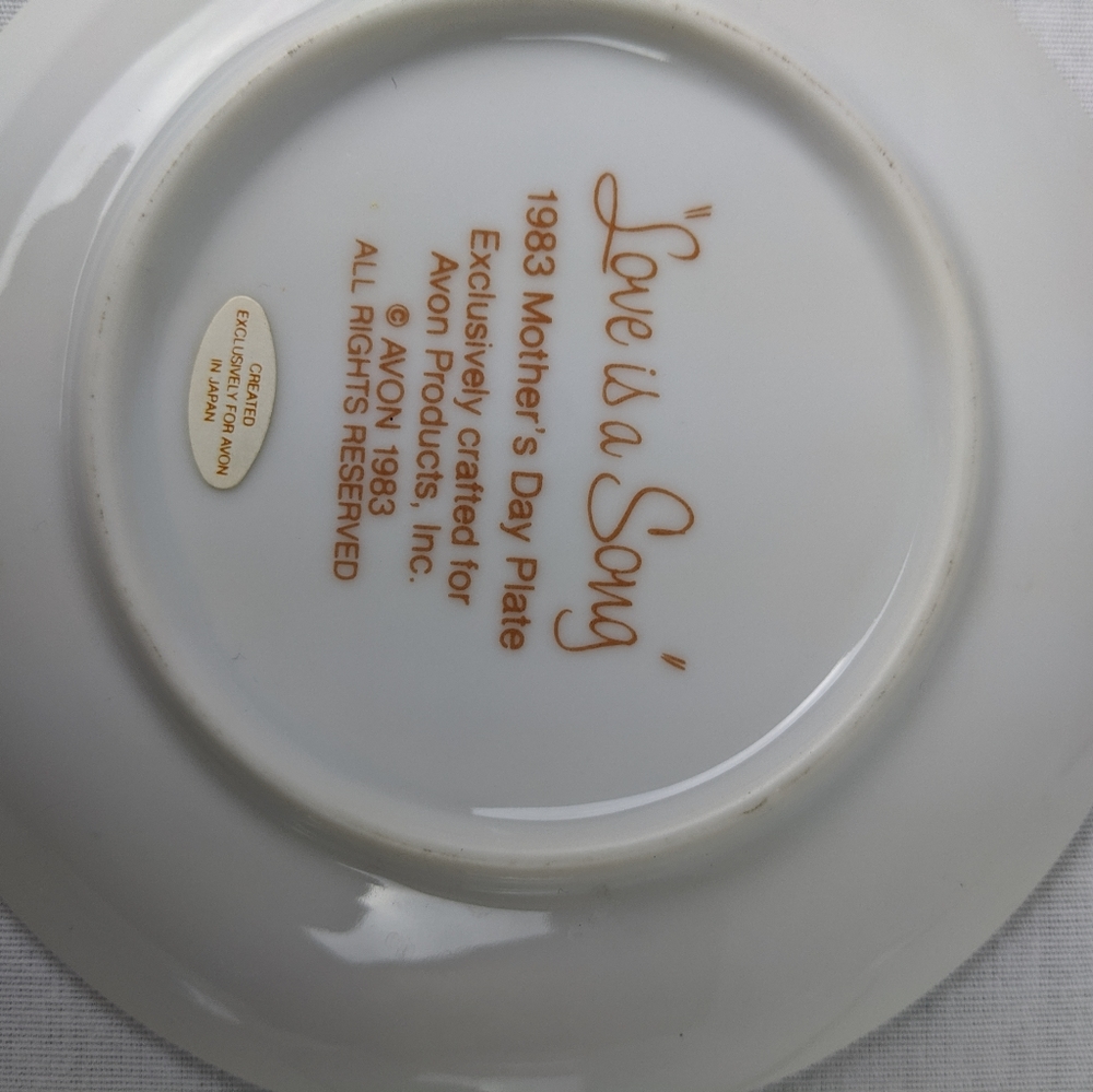 Avon 1980's-90's mother's day plates. Collectable - Picture 8 of 8